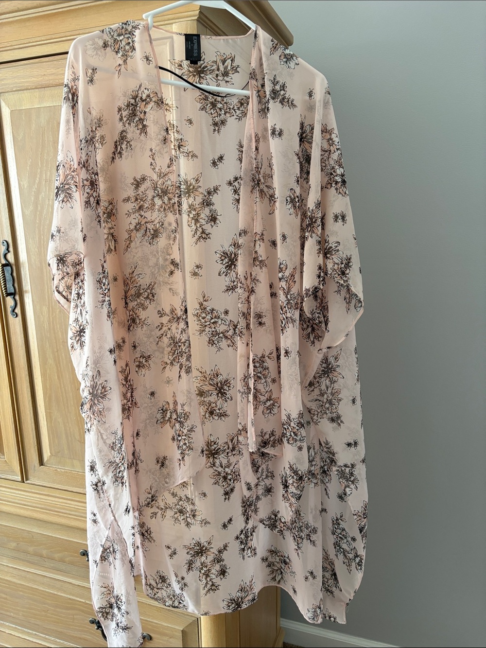 Express Light Pink Floral Long-Sleeve Sheer Wrap